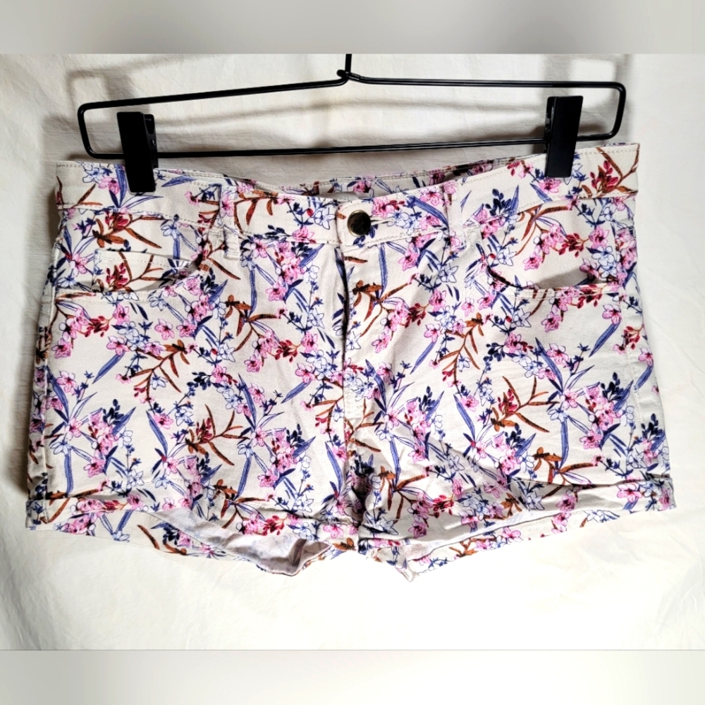 Floral denim jean shorts size 10 by H&M in great condition very pretty.
